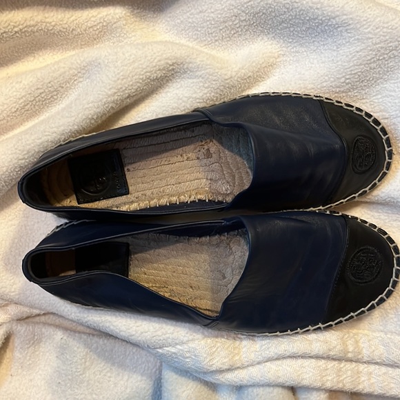 TORY BURCH navy/ black leather color block flat espadrilles - Picture 5 of 7